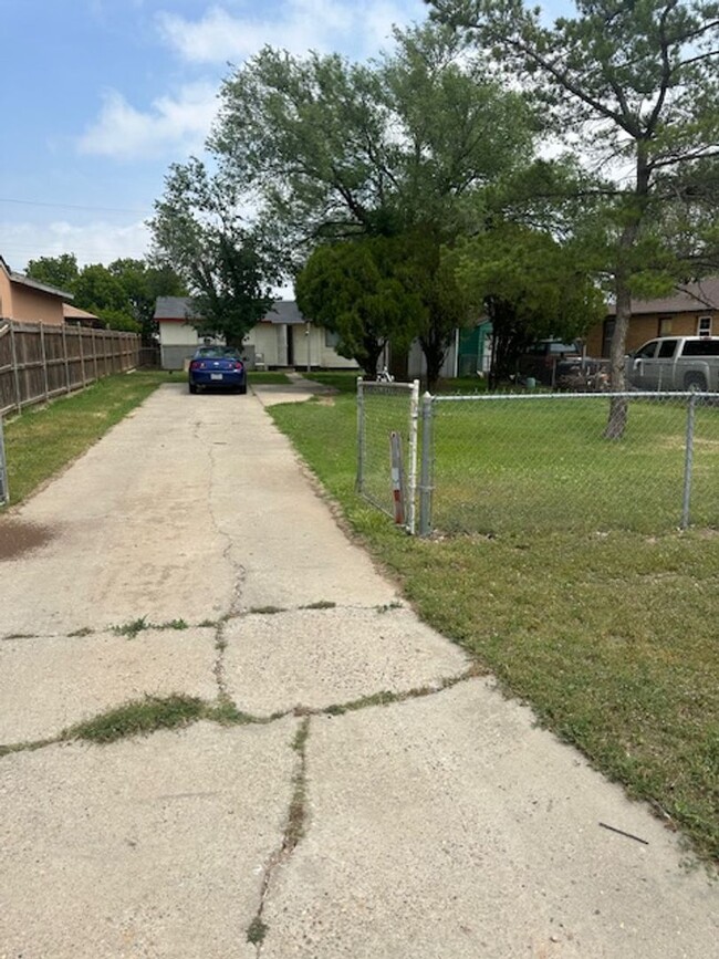 Primary Photo - Charming 2 Bedroom, 1 Bath Home with Spaci...