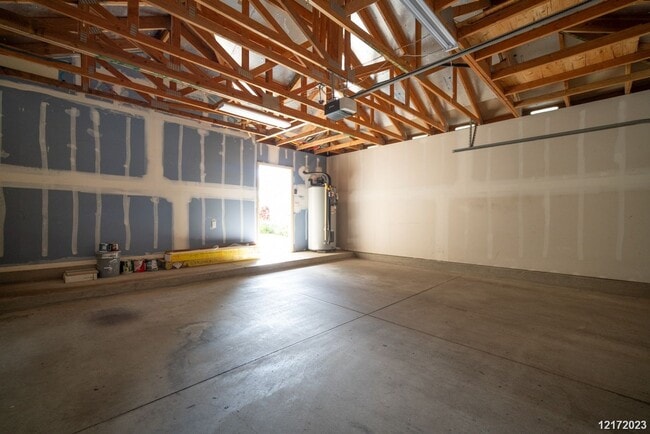 Building Photo - $5,100 / 4br - 1992ft2 - 4 BED 3 BATH HOME...