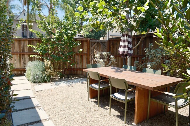 Building Photo - Charming 3bed/2 Bath Private Gated Main House with Vaulted Ceilings, Parking, and Laundry in the ...