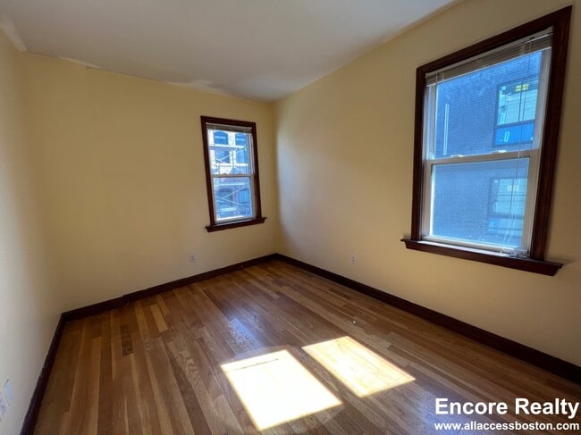 Building Photo - 8-8 Sunset St