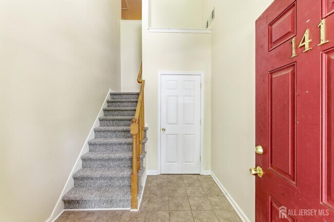 Building Photo - 141 Forest Dr