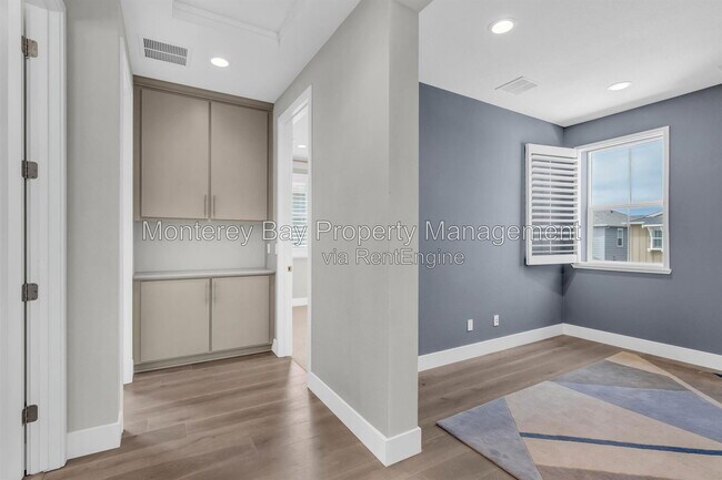 Building Photo - 240 Bungalow Dr