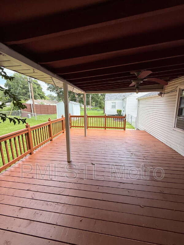 Building Photo - 1131 Darr Dr