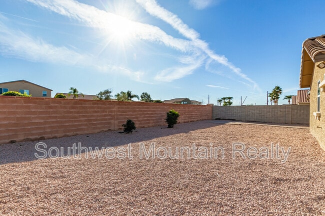 Building Photo - 3625 E Del Rio Dr