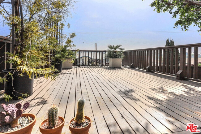 Building Photo - 1337 Westerly Terrace