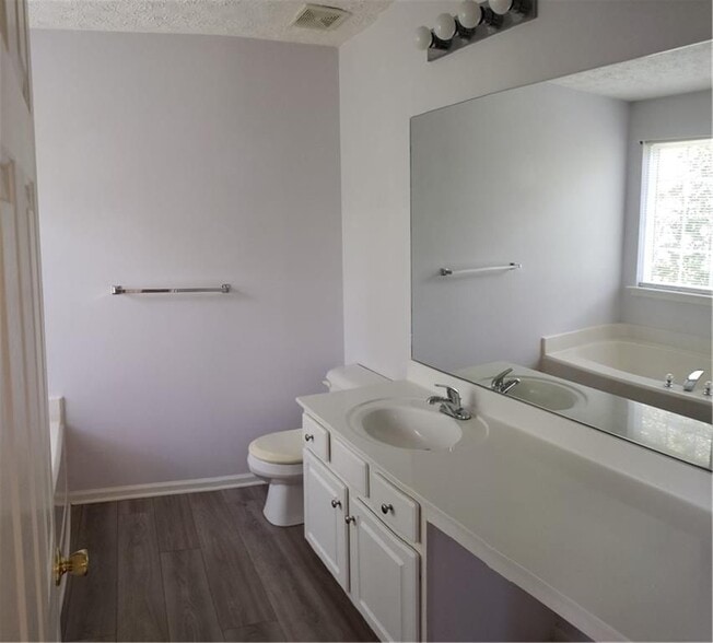 Building Photo - 204 Wild Flower Ln