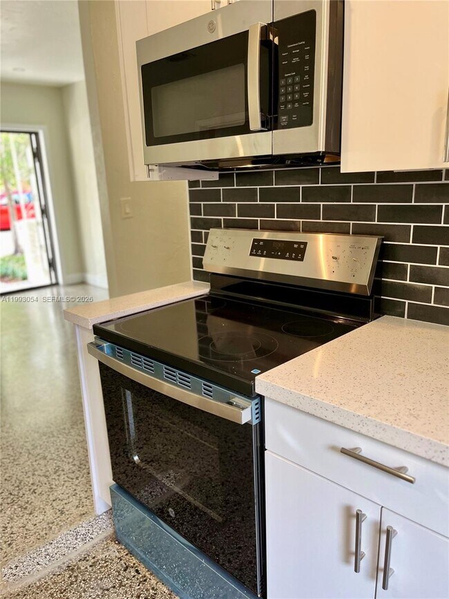 Building Photo - 200 Frow Ave