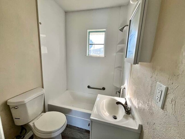 Building Photo - 5400 Riverside Dr