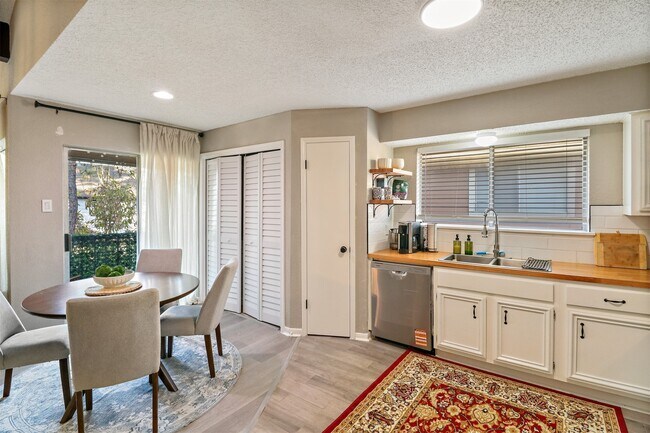 Building Photo - 12400 Overbrook Ln