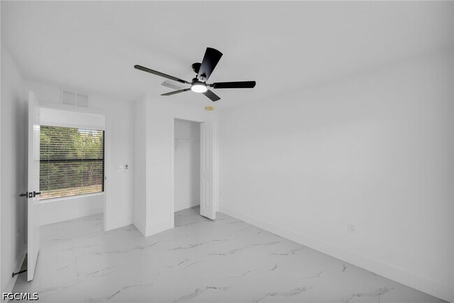 Building Photo - 4984 Fairway Ct