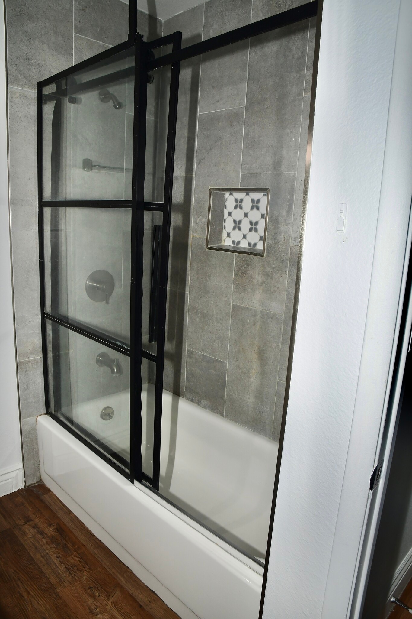 Master bathroom - 925 Willow Tree Dr