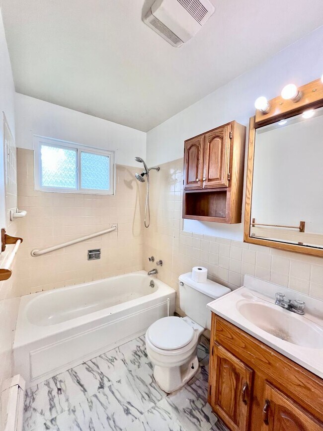 Building Photo - Charming 2 Bedroom, 1 Bath Ranch Home with 2 Car Garage in Southwest Loveland!