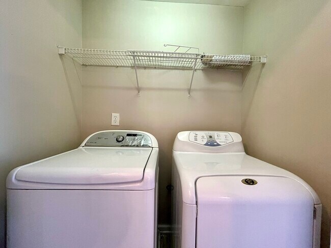 Building Photo - 1121 Drummond Ln