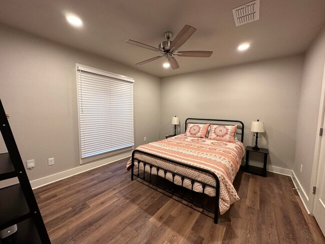 Building Photo - 9712 Memphis Ave