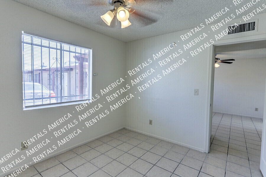 Building Photo - 1231 E 25th St