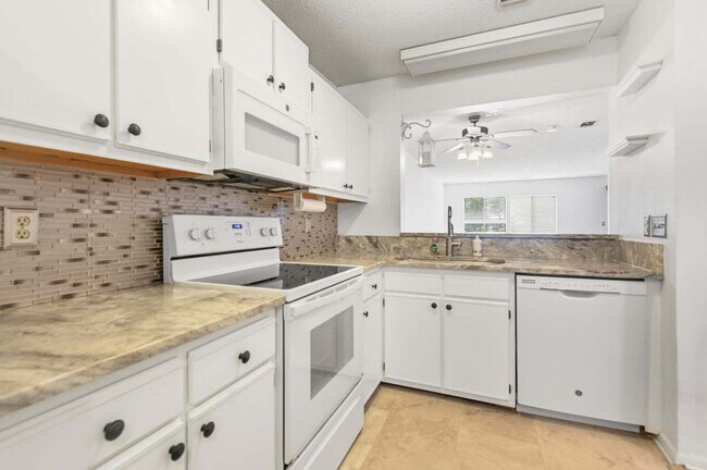 Building Photo - 1161 Shadow Lake Cir