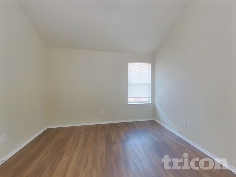 Building Photo - 621 Babbling Brook Dr