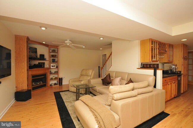 Building Photo - 43156 Malloch Pl