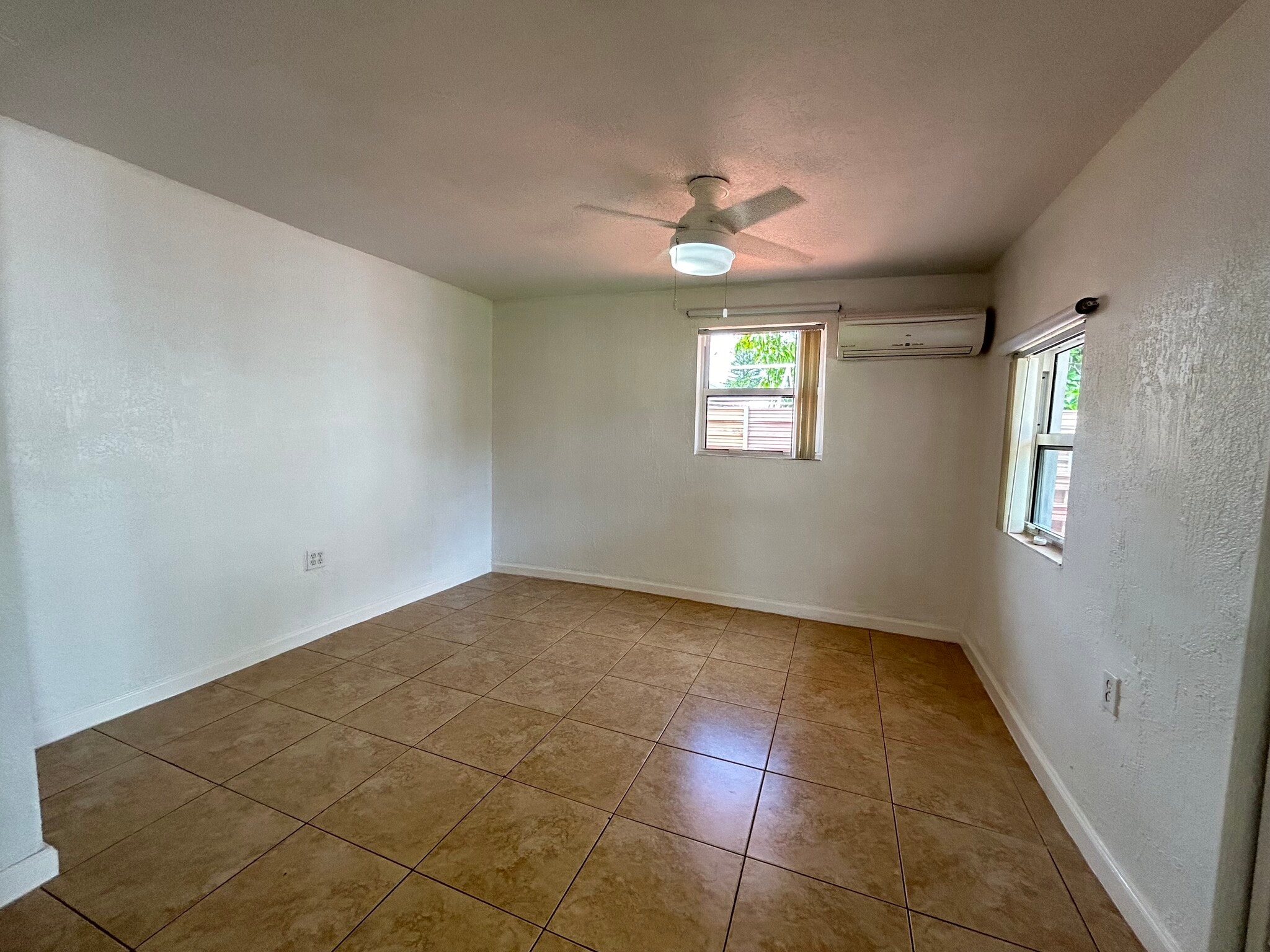 Bedroom - 4221 SW 36th St