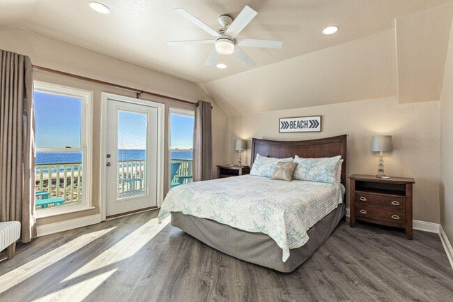 Building Photo - 243 Dune Dr