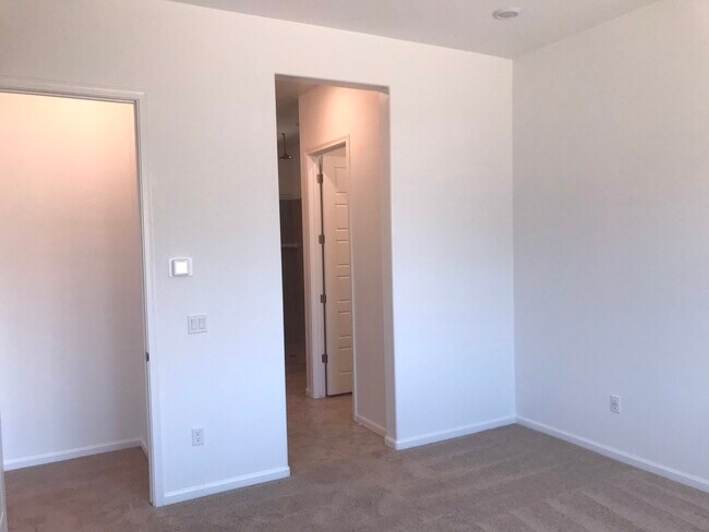 Building Photo - 10918 W Yates Ln