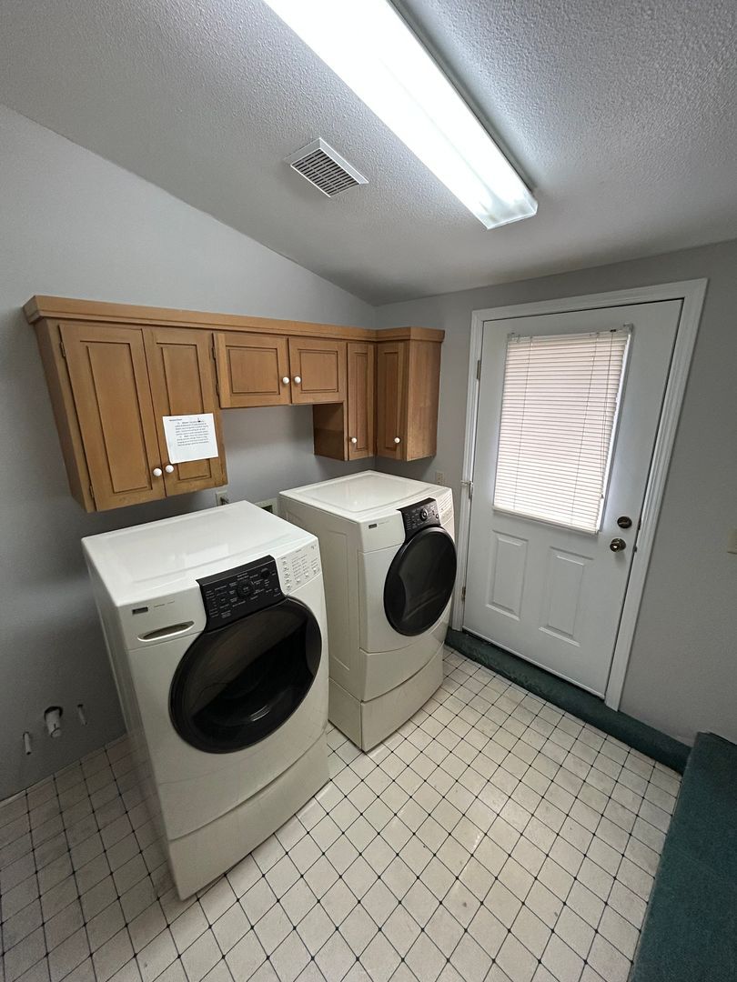 Building Photo - Charming Bellevue Home With Flexible Lease...