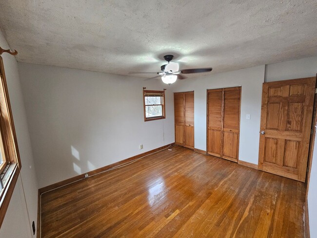 Building Photo - 621 William St