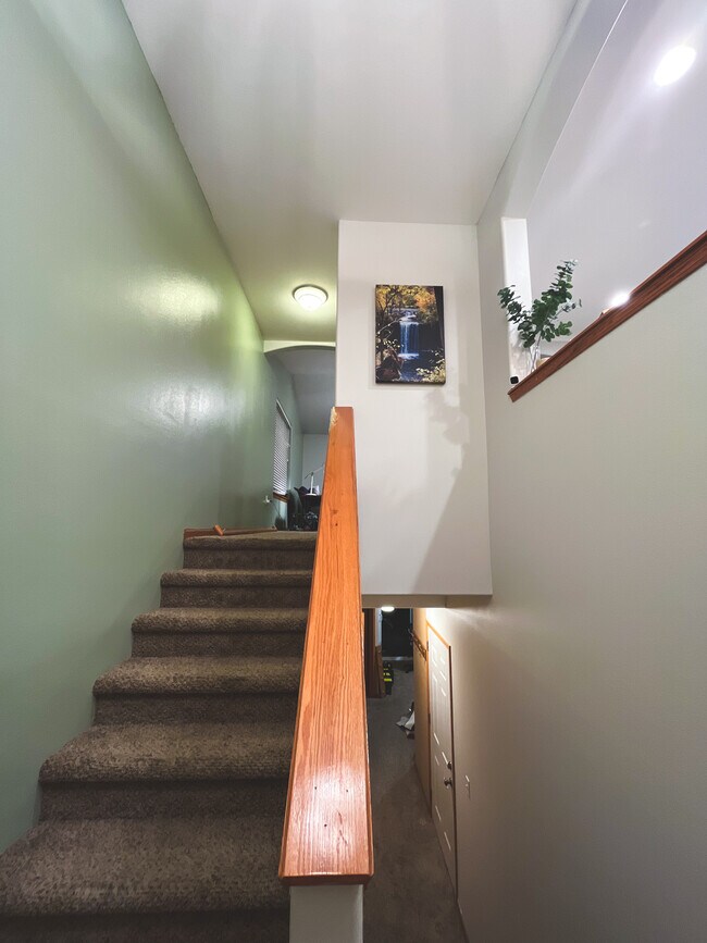 Building Photo - 1552 Deerfield Dr