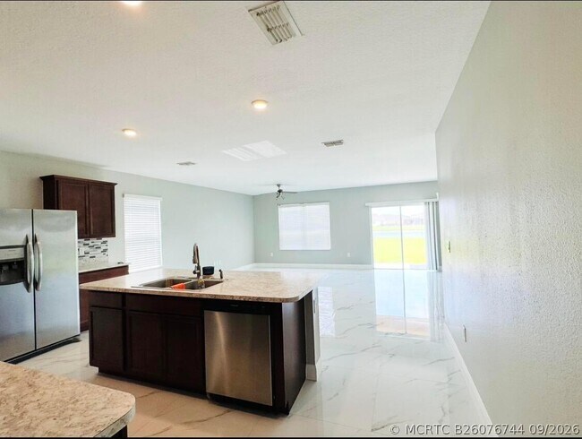 Building Photo - 2251 Garfield Dr SW