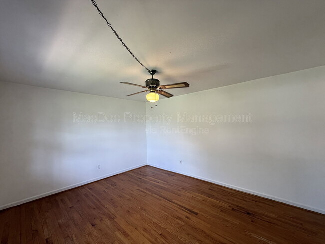 Building Photo - 1804 Sherwood Dr