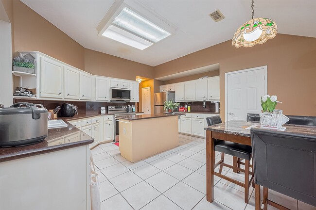 Building Photo - 10323 Emerald Pine Dr