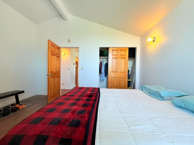 Building Photo - Beautiful One-Bedroom Condo near the Heart of Downtown SLC!