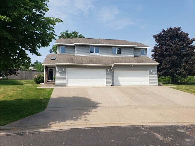 Building Photo - 720 N 16th Ave