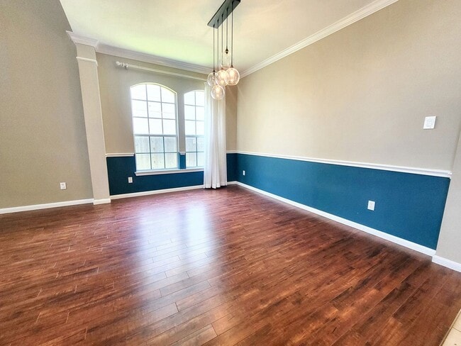 Building Photo - 1617 Sunterro-