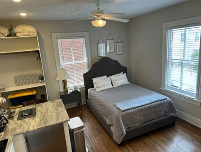 Building Photo - 101 E Clay St