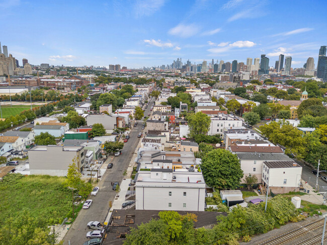 Building Photo - 92 Van Horne St