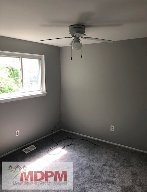 Building Photo - 95 E Rowland Ave