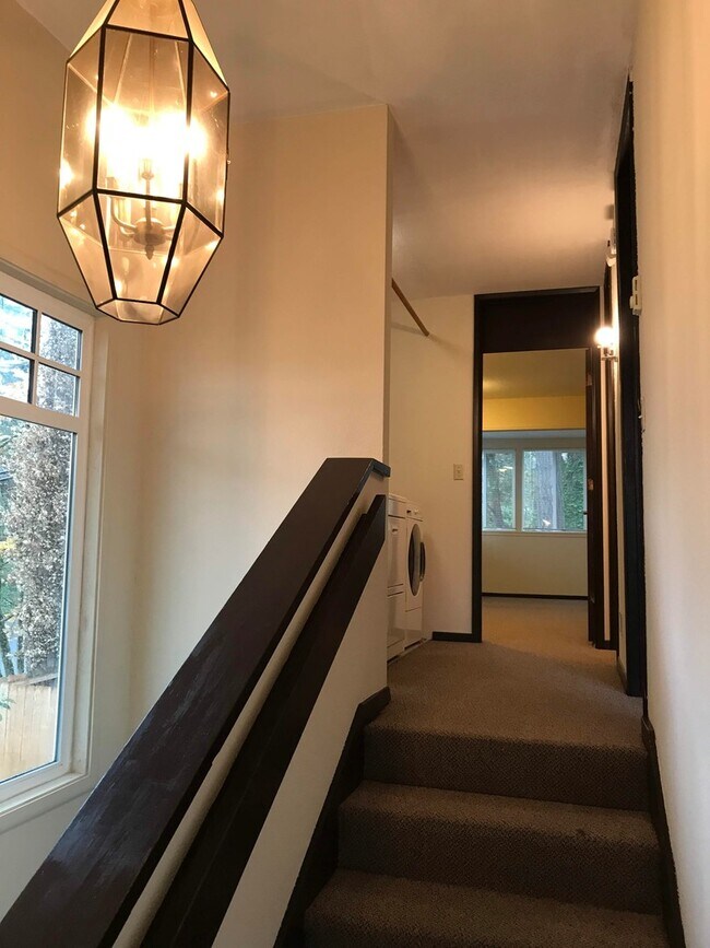Building Photo - Willamette St Duplex