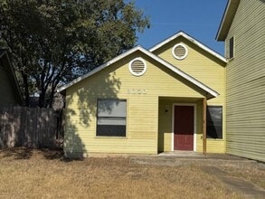 Building Photo - 3000 Jadewood Ct