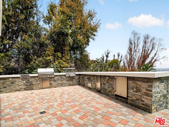 Building Photo - 770 Paseo Miramar