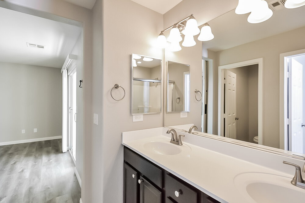 Building Photo - 10541 W Gilmore Ave