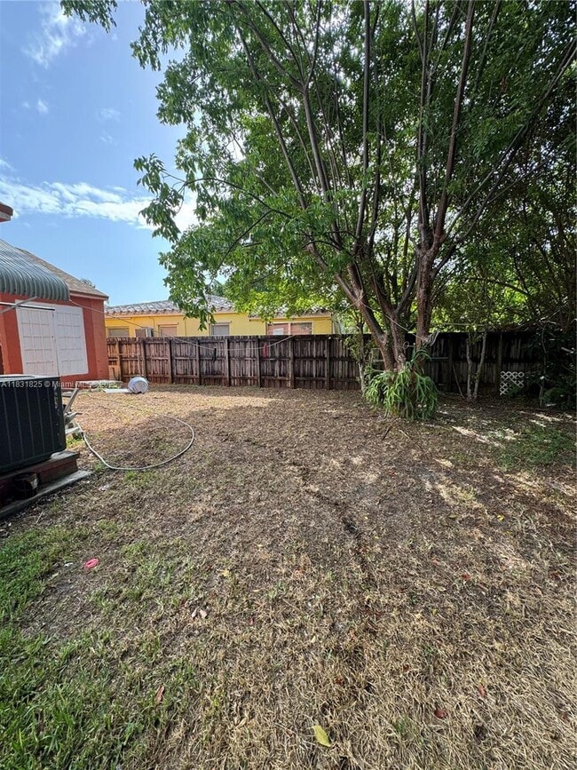 Building Photo - 6410 SW 39th St
