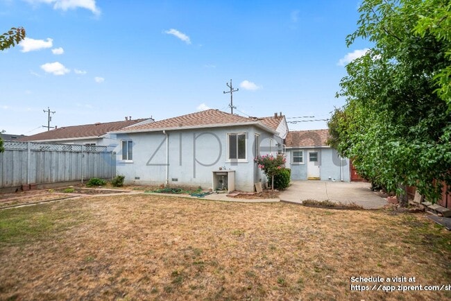 Building Photo - 2023 Orchard Ave
