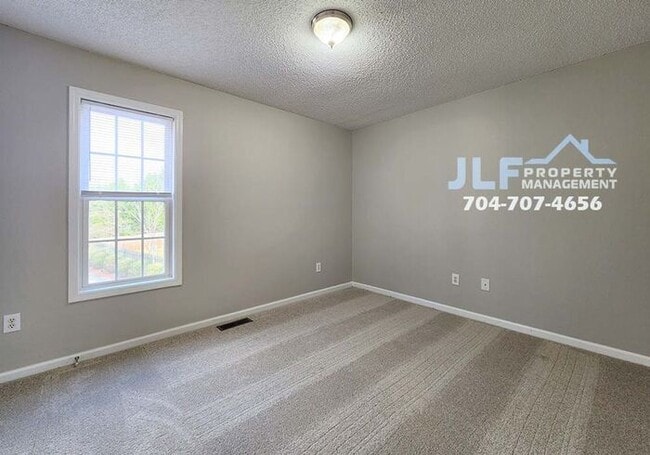 Building Photo - Full Brick Townhouse in Highly Desirable C...