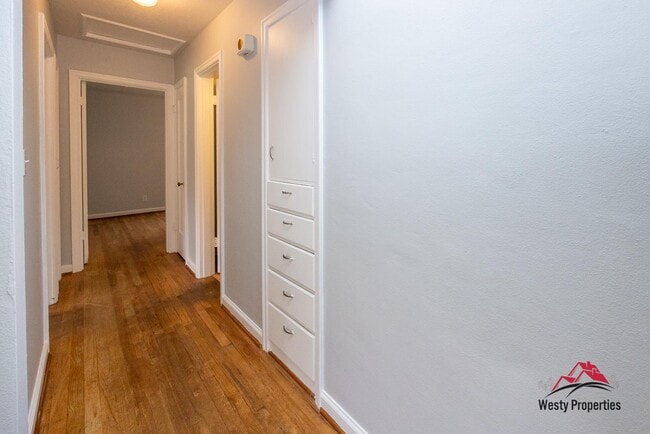 Building Photo - 1811 SE Salmon St