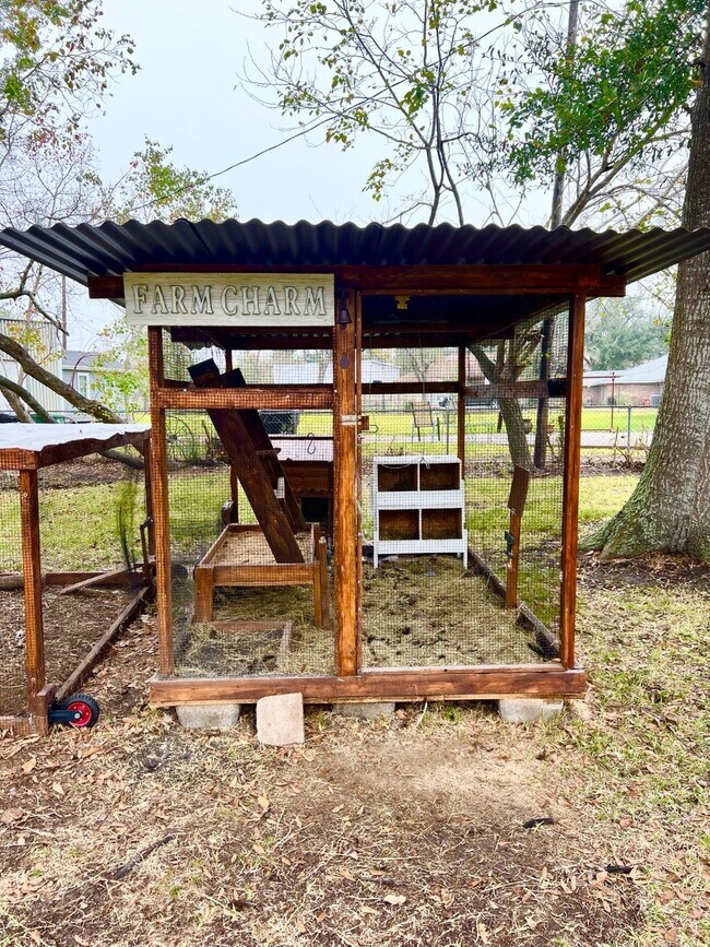 Building Photo - 7357 Brace St