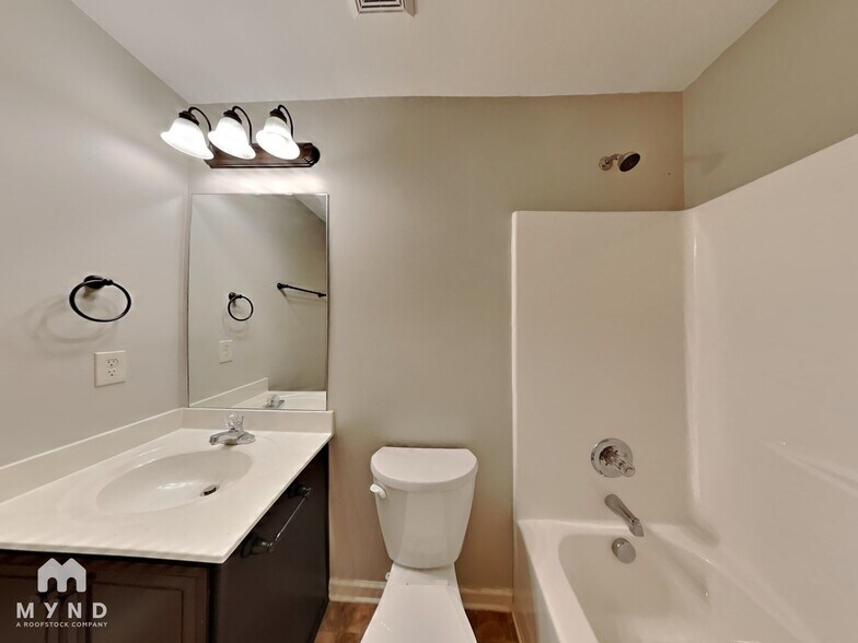 Building Photo - 1205 Ithaca Dr