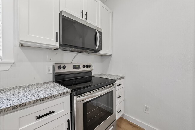 Building Photo - 2202 Hutchins St