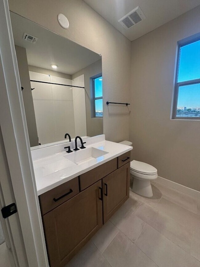 Building Photo - 2121 W Sonoran Desert Dr