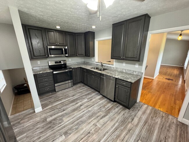 Building Photo - Spacious 4 Bedroom in Fern Creek